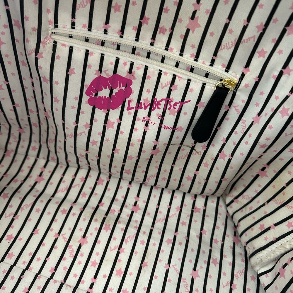 Betsey Johnson duffle Travel Bag with Rainbow Design - Picture 5 of 6